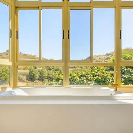 Con Piscina Y Vista Al Mar * Мойя