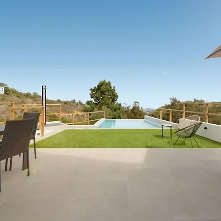 Con Piscina Y Vista Al Mar