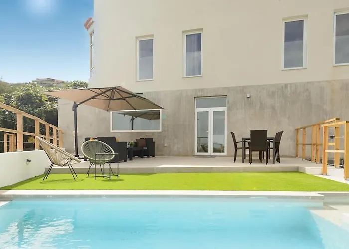 Con Piscina Y Vista Al Mar Villa