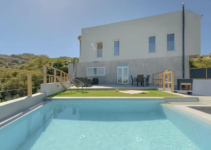 Villa Con Piscina Y Vista Al Mar *
